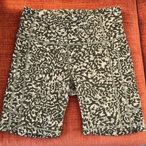 ATHLETA Ultimate Stash ‘7 Shorts
